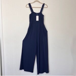 Jumpsuit by Automet Cotton Blend side pockets Navy
Blue
▪️Size M
NWT